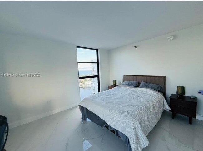 Building Photo - 20505 E Country Club Dr