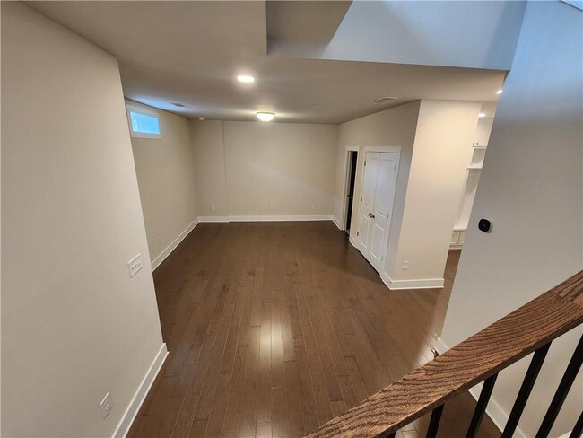 Building Photo - 1222 Waterfall Ct