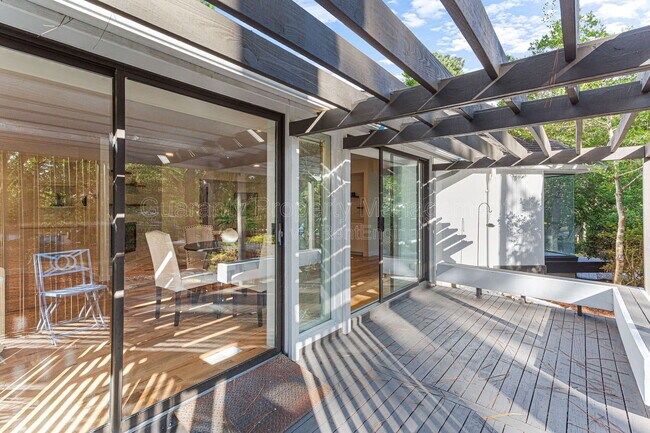 Building Photo - 475 St Andrews Dr