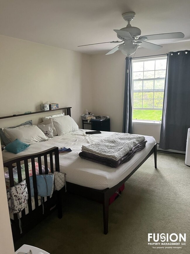 Building Photo - Impeccably Maintained 3bd, 2 bth Stonington Circle Condo!