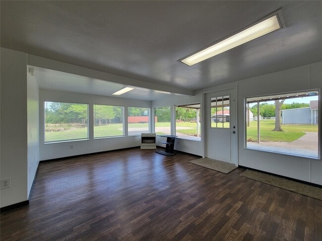 Building Photo - 1112 VZ Co Rd 1703