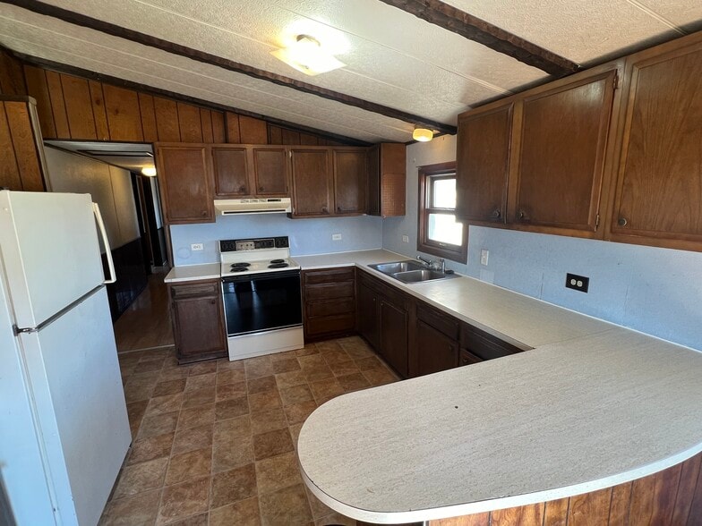 Building Photo - 28207 County Road 79