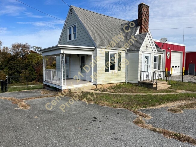 Building Photo - 3 BR Cape Cod in Eastern School District R...