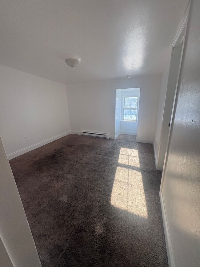 Building Photo - 3rd Floor 1 Bedroom Apartment-York City SD