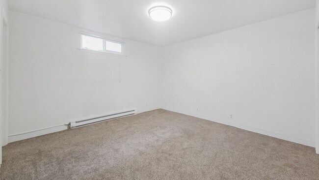 Building Photo - 35th Ave