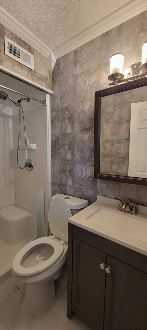 Building Photo - Ready to Move in