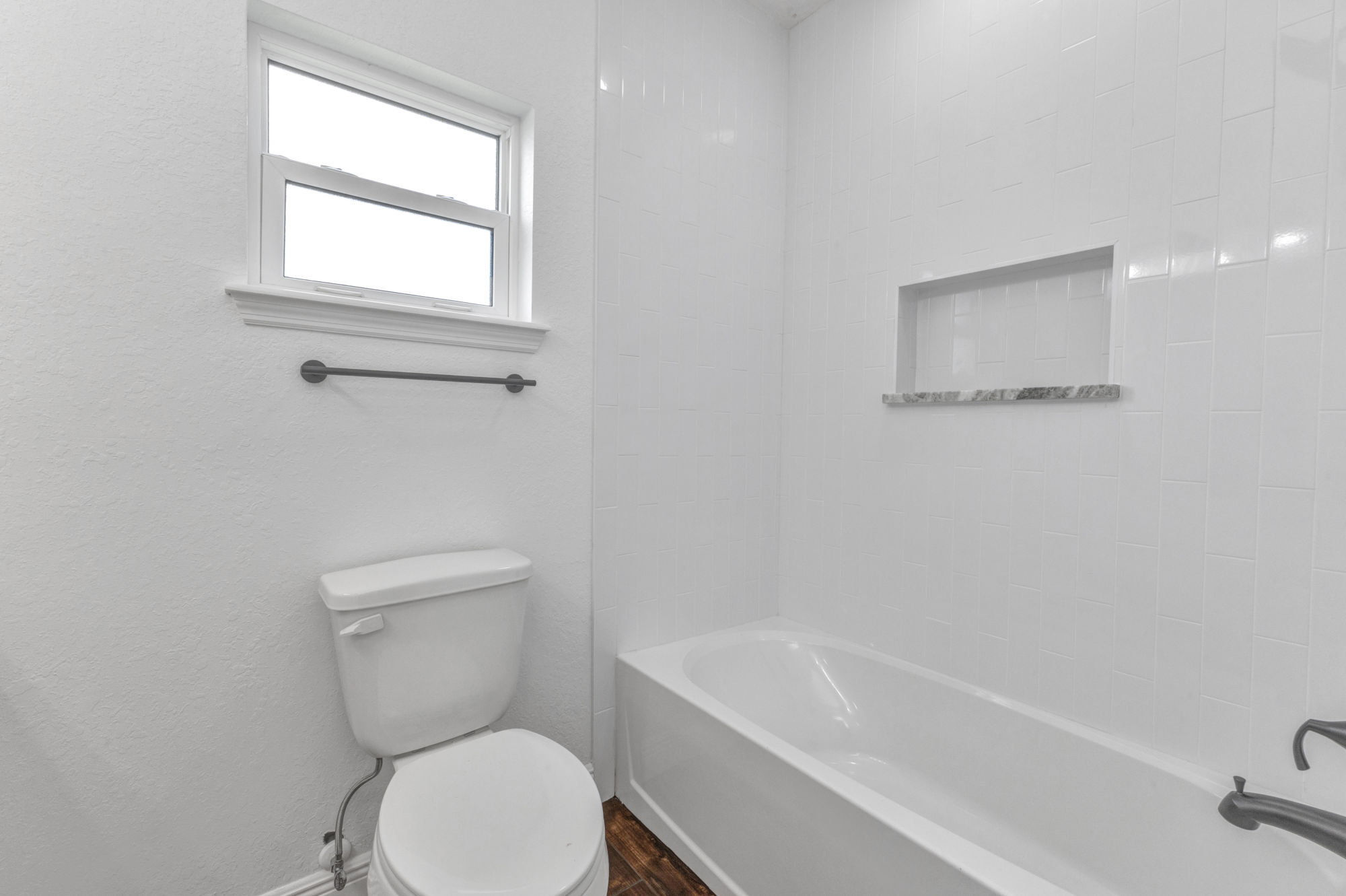 Building Photo - 415 Carmalita St