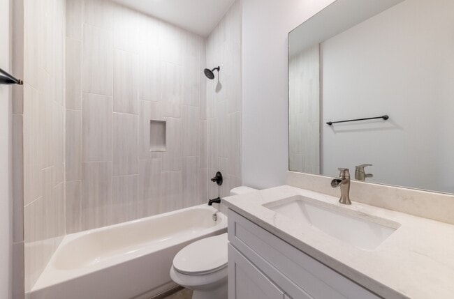 Building Photo - 2014 E 9th St