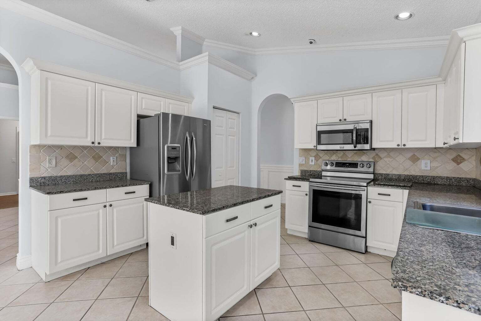 Building Photo - 7607 Colony Lake Dr