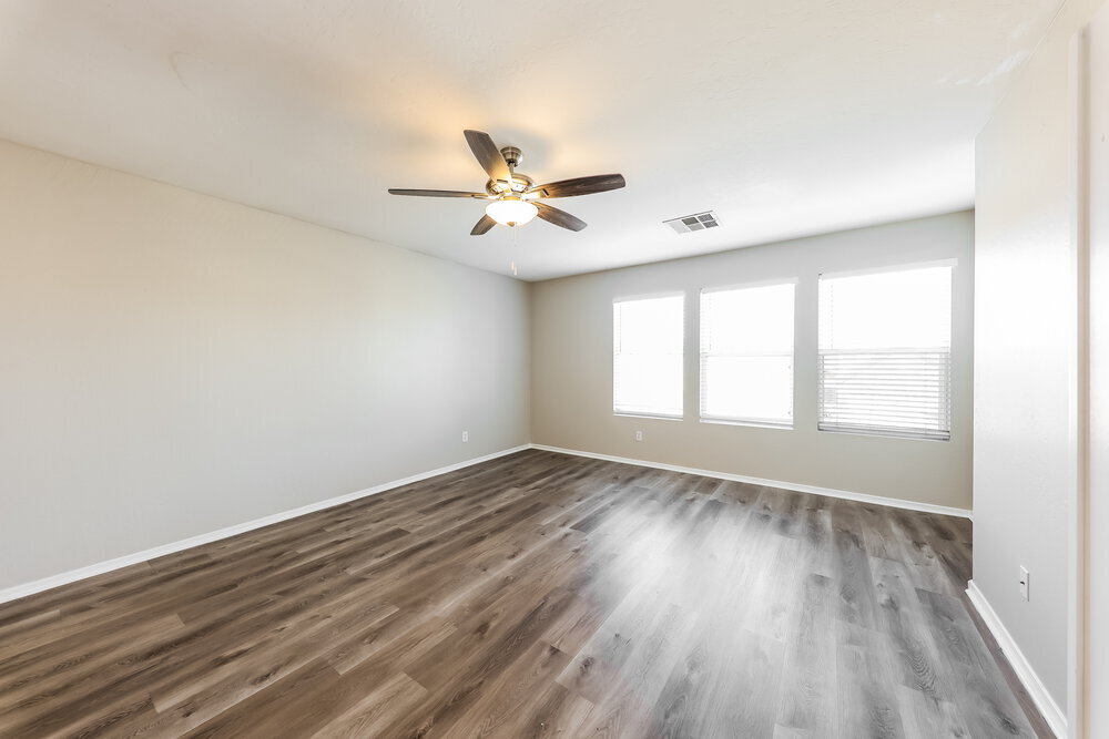 Building Photo - 14837 W Columbine Dr