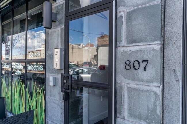 Building Photo - 807 N 2nd St