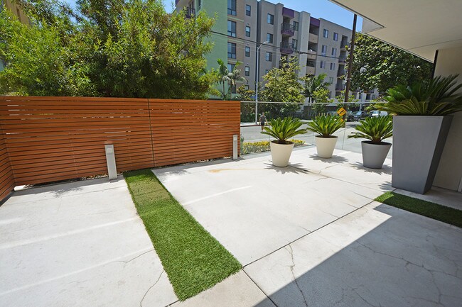 Building Photo - 6735 Yucca St