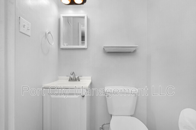 Building Photo - 639 Harvey St