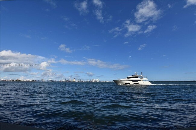 Building Photo - 540 Brickell Key Dr