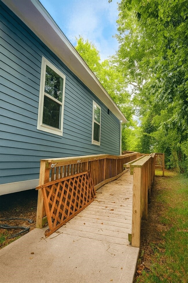 Building Photo - 8306 Flintridge Dr