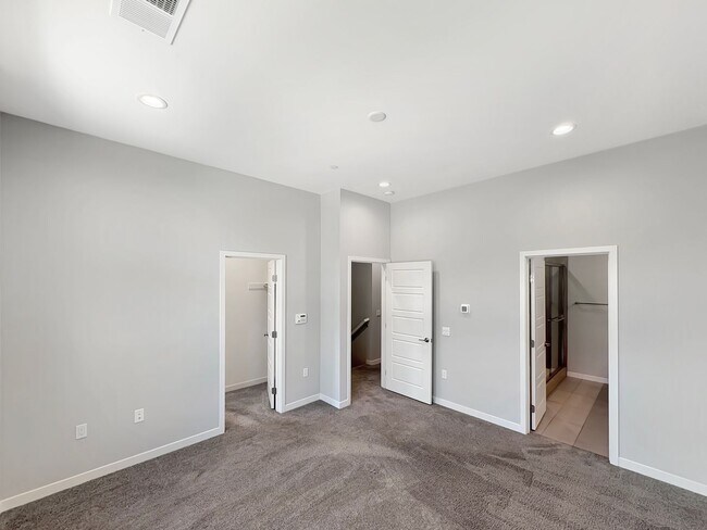 Building Photo - Spacious San Elijo Hills Home with 2-car G...
