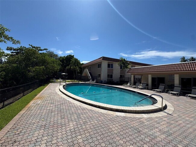 Building Photo - 1950 N Andrews Ave