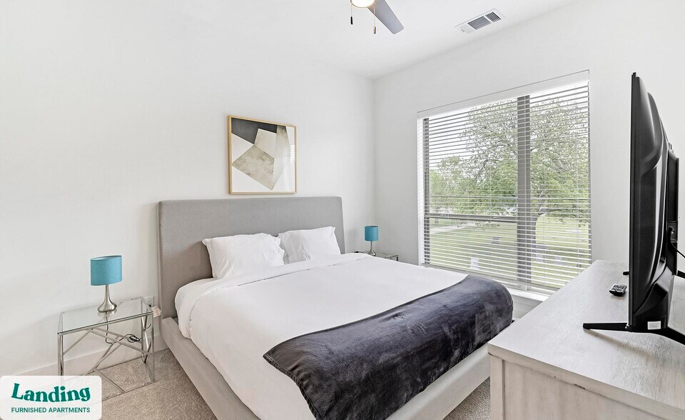 Building Photo - 650 E Sycamore St