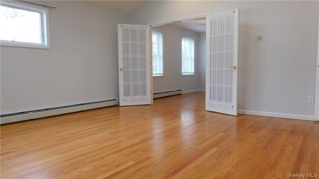 Building Photo - 10 S Nauraushaun Rd