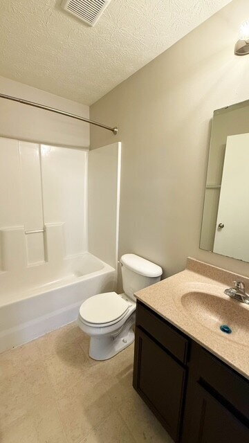 Building Photo - SOUTH EAST/FRANKLIN TWP 4 BR/2.5 BA LIKE NEW 2-STORY HOME AVAILABLE NOW!
