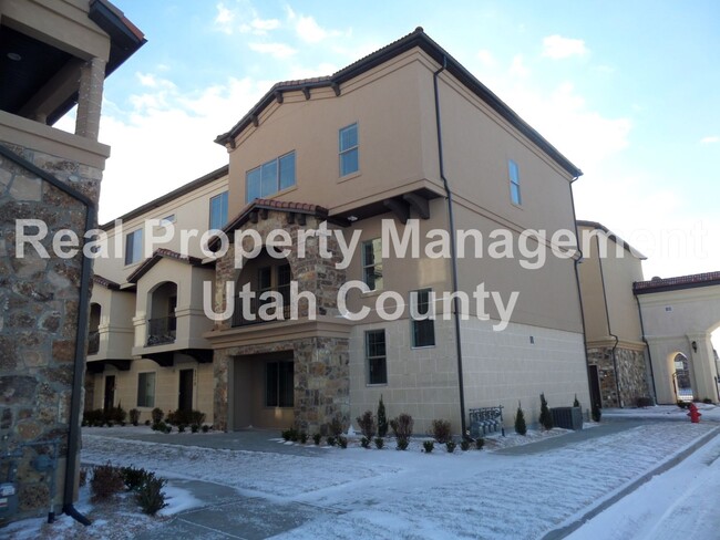 Primary Photo - Highland Townhome In Gated Community Half ...