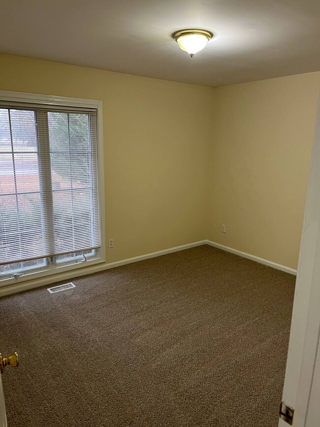 Building Photo - 684 Williams-White Rd