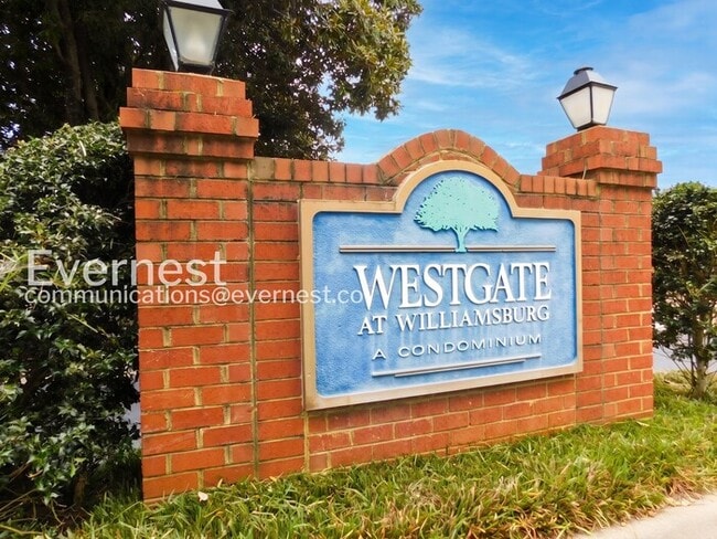 Building Photo - 702 Westgate Cir