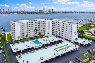Building Photo - 301 Lake Shore Dr