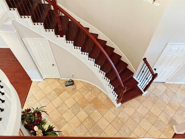 Building Photo - 26418 Creston Woods Dr