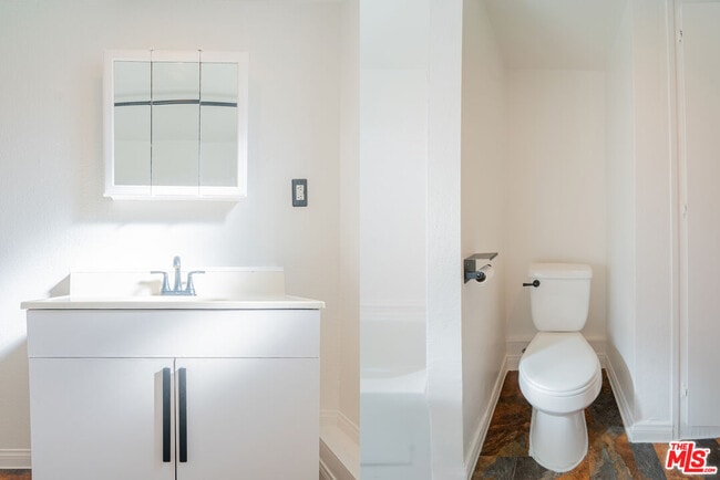 Building Photo - 1323 N Olive Dr