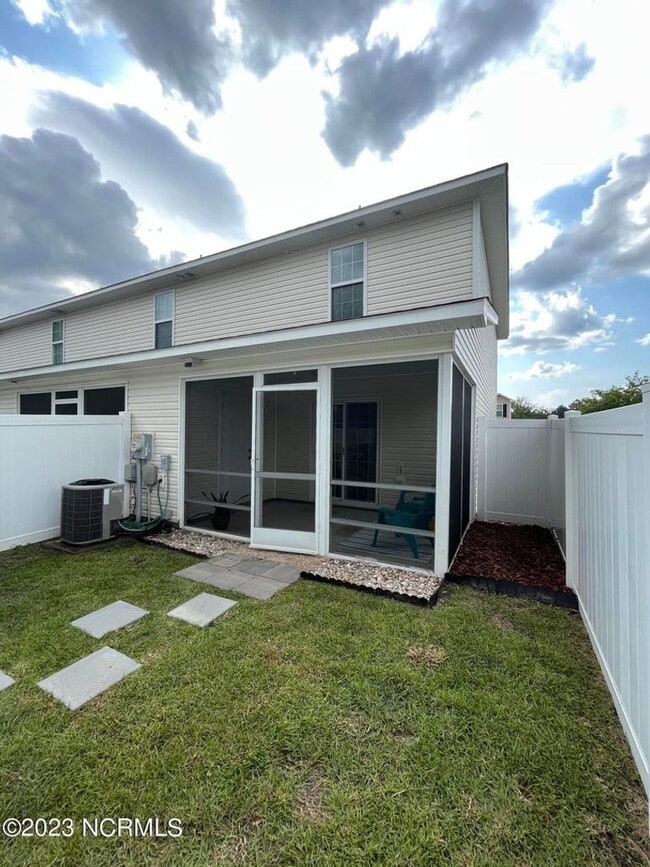 Building Photo - Welcome to Carolina Plantations!