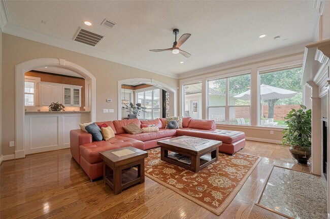 Building Photo - 11826 Legend Manor Dr