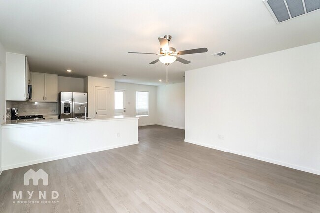 Building Photo - 2732 River Knl Ln
