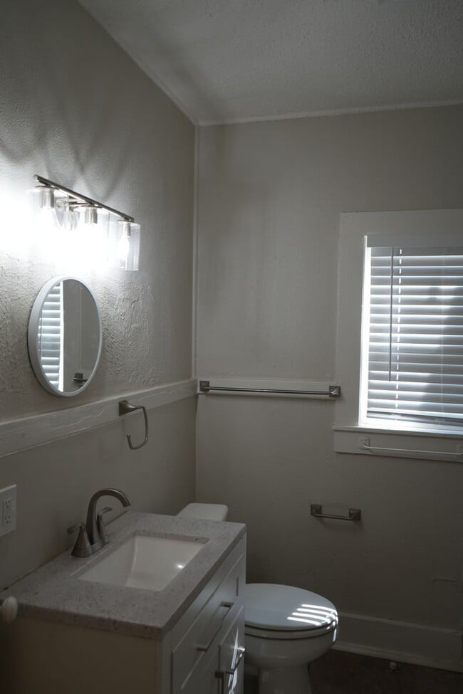 Building Photo - 2324 20th St