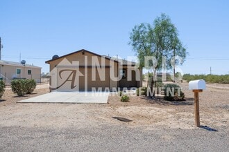 Building Photo - Newer Home in Eloy