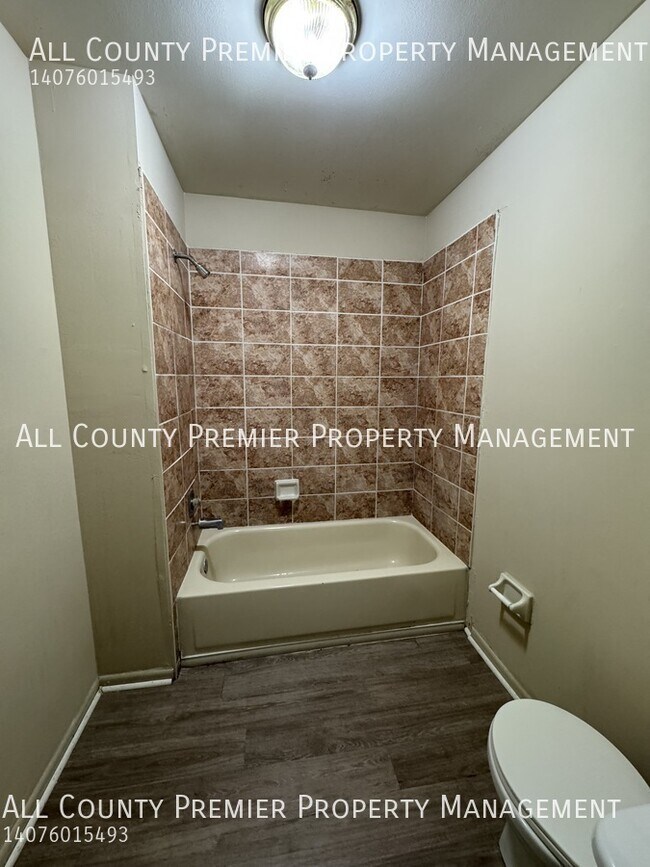 Building Photo - 2264 Greenview Cir