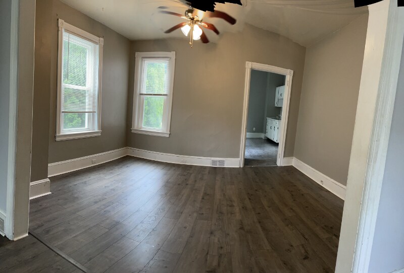 Building Photo - 721 W 2nd Ave