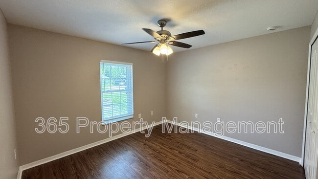 Building Photo - 10 Bellis Ct