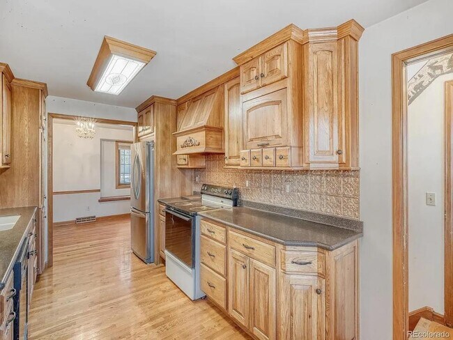 Building Photo - 1900 Zang St