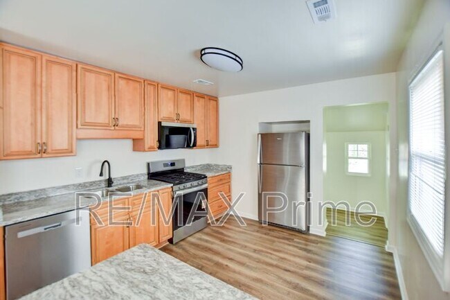 Building Photo - 1923 Bancroft Dr