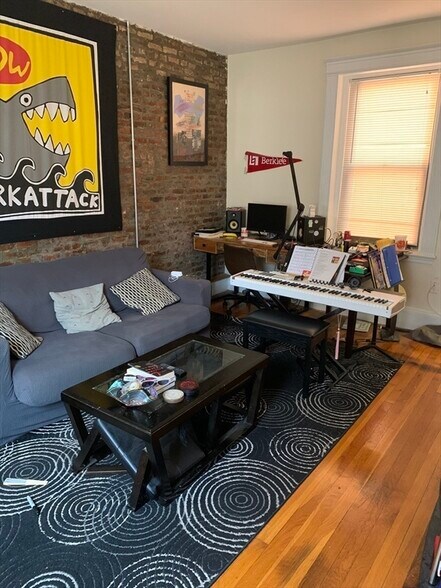 Primary Photo - 128 Hemenway St
