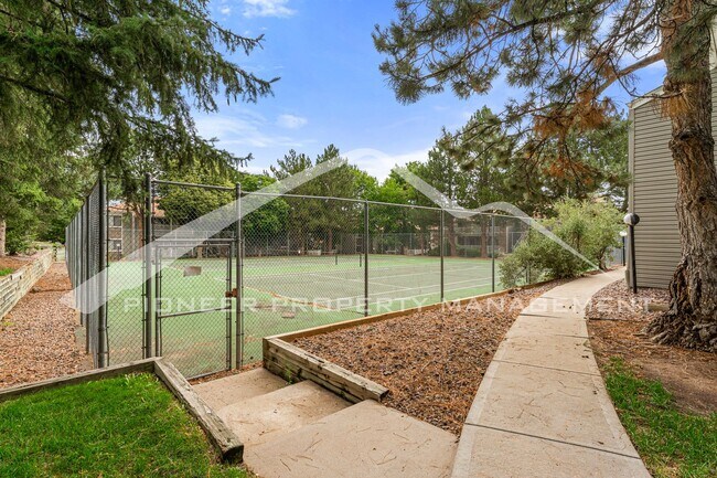 Building Photo - Spacious Condo with Washer/Dryer and Central AC