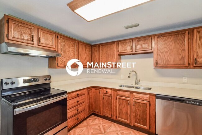 Building Photo - 3 Bedroom Pet-Friendly Home in DELAND, FL with Main Street Renewal