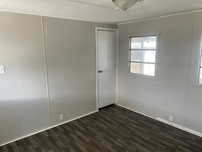 Building Photo - 1 Circle Dr