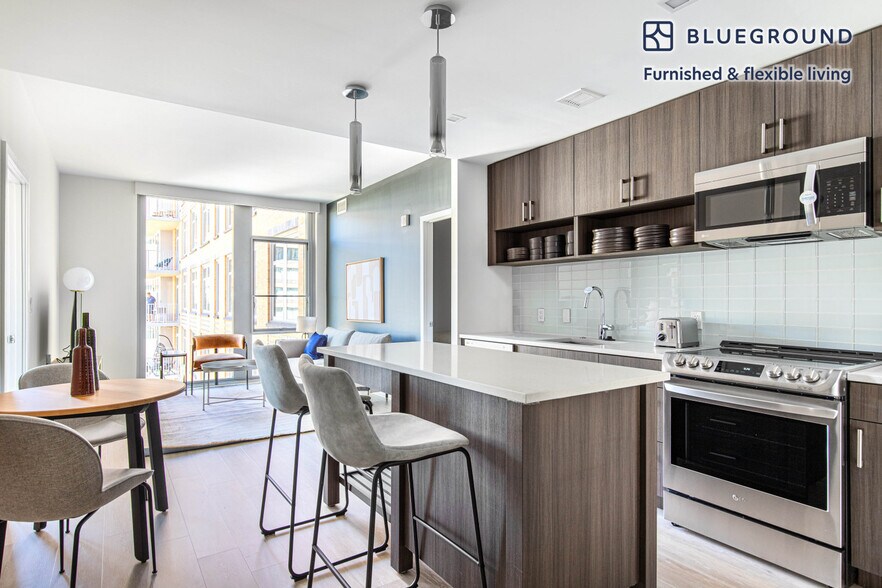 Building Photo - 400 Army Navy Dr