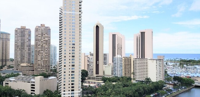 Building Photo - Summer Palace, Ala Moana, 1 Bedroom 1 Bathroom 1 Covered Parking Condominium Ocean View