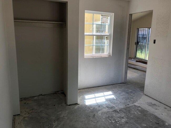 Building Photo - 10356 Chelmsford Dr