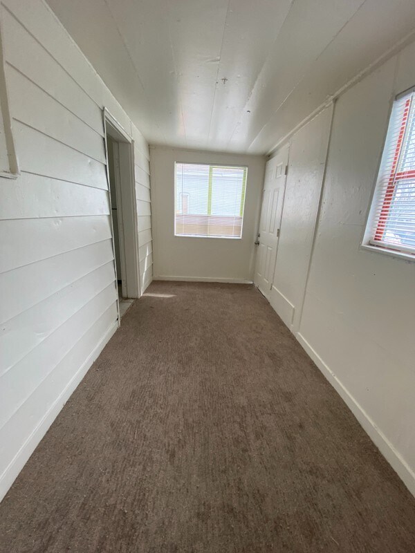 Building Photo - 856 S 900 W