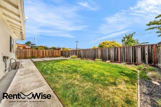 Building Photo - 338 Arbor Dr