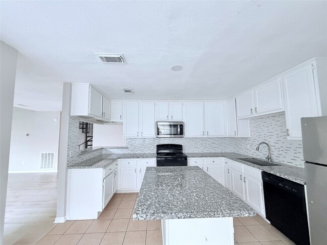 Building Photo - 13535 Gaby Virbo Dr
